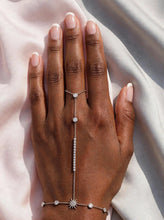 Load image into Gallery viewer, Alani Diamond Hand Ring Bracelet