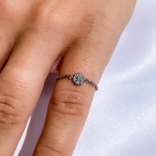 Load image into Gallery viewer, Flower Diamond Chain Ring White Gold