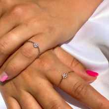 Load image into Gallery viewer, Flower Diamond Chain Rings