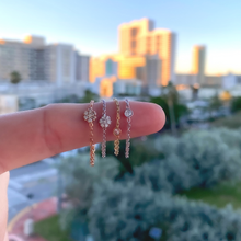 Load image into Gallery viewer, Mini Solitaire Chain Ring & Flower Diamond Chain Ring