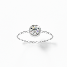 Load image into Gallery viewer, Solitaire Chain Ring White Gold